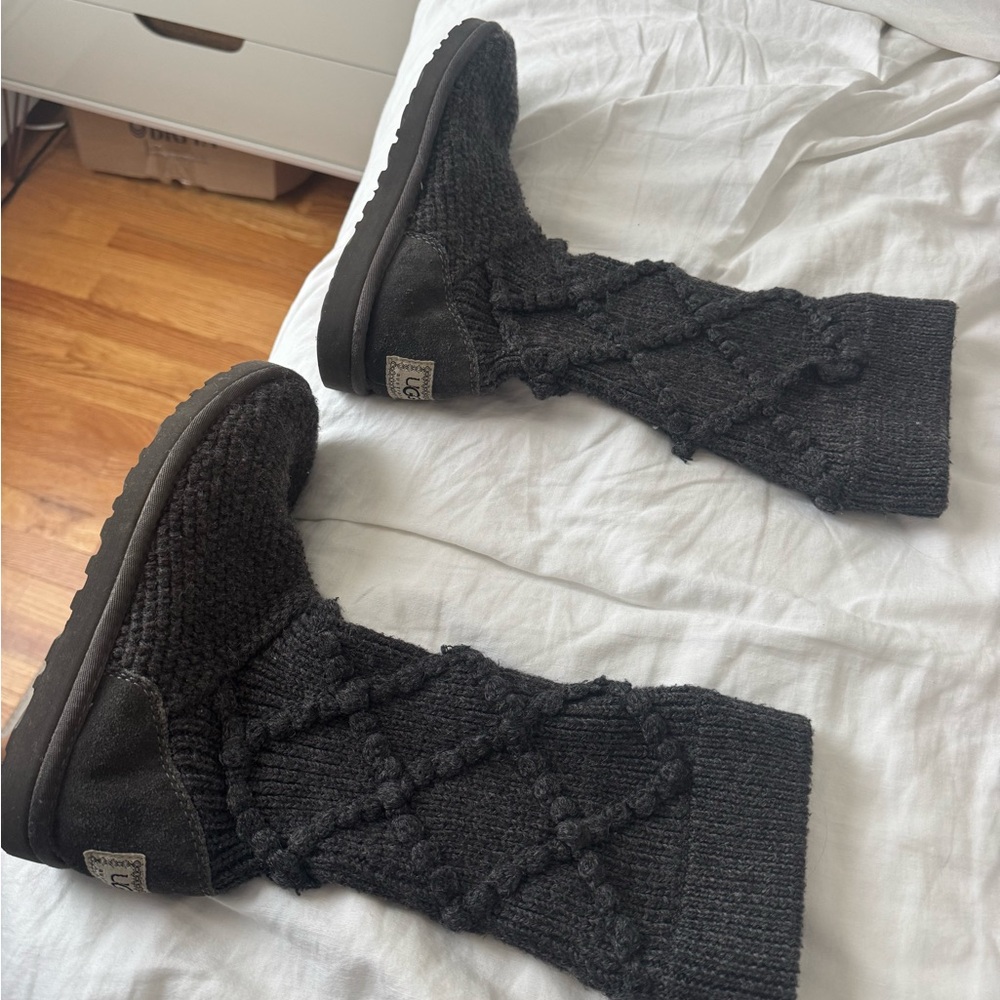 UGG Gray Winter Knit Boots with Cozy Design - Picture 3 of 3